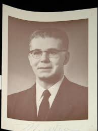 Cartel con retrato de Joaquín Balaguer