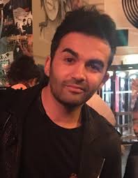 Il s'attaquera donc au titre « les yeux de la mama » du chanteur kendji girac, grand gagnant de the voice 2014. Nazim Khaled Wikipedia