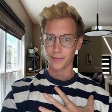 Don't skip this thread! Last night my friend Emily texted me that she  caught her fiance cheating! I went over and he was SCREAMING about he hates  his job, she works from