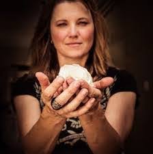 Hillary Irving's Instagram, Twitter & Facebook