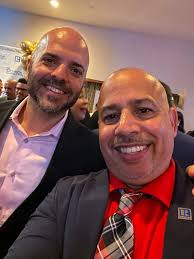 Por qué contratar un@ Agente Corredor@ de HomesBrokers? Contar con los  servicios de un Agente Corredor de Homes Brokers, LLC. es sinónimo de  contratar un@ profesional donde tu propiedad inmueble tendrá la