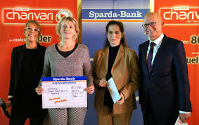Was muss ich hinsichtlich meiner finanzsoftware beachten? Charivari Und Sparda Bank Ostbayern Bringen Horer Und Spendenempfanger Der Weihnachtsaktion Zusammen Futterstelle Regensburg Futter Fur Tiere In Not