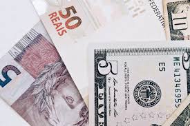 Dolar Tem 5ª Alta Passa De R 5 80 E Bate Recorde Pelo 2º Dia Bolsa Cai 07 05 2020 Uol Economia