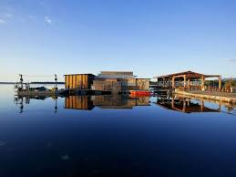 En Corse Coquillages Et Crustaces Au Calme De L Etang D Urbino En 2020 Restaurant Fruit De Mer Etang Paysage Sauvage