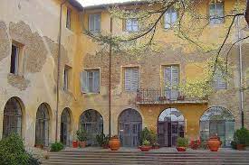 Per il secondo anno consecutivo quindi niente corse dei cavalli tra i terzieri castiglionesi sulla pista in tondo del parterre. Santa Chiara Castiglion Fiorentino Fiorentino Beautiful Sites Italy