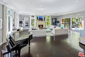 Kyle richards 's home is gorgeous, but her dressing room is a dream. A Look At The Homes Of The Real Housewives Of Beverly Hills Inman