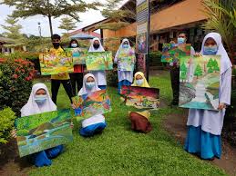 Antaranya, seni halus, pendidikan, seramik, fasyen, seni reka perindustrian, textile, fotografi, filem. Pertandingan Seni Lukis Dan Seni Reka Smk Sungai Rambai Melaka