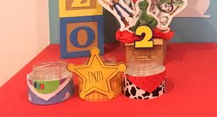 Los juguetes de andy creen que están acabados con la llegada de un sofisticado regalo de cumpleaños, el héroe buzz lightyear. Decoracion Toy Story Para Cumpleanos Infantil Mamacuchufletadotcom