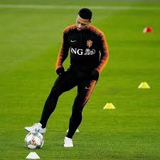 Tous les deux dauphins du losc à trois longueurs, lyonnais et parisiens se retrouvent pour ce choc du championnat qui (olympique lyonnais) 00:07. Lequipe Indique Que Memphis Depay Sera Titulaire Ce Soir Avec Les Pays Bas Pour Le Match De Ligue Des Nations Face A Lallemagne 20h45 Sur Tfxtv Kenny ã‚µãƒƒã‚«ãƒ¼