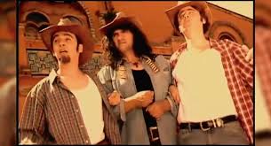 La cadena hispana telemundo y la factoría colombiana han trabajado en conjunto en muchas de sus producciones, entre ellas la mas exitosa novela pasión de gavilanes, la cual ha tenido mucha acogida en todo el mundo, y recientement. Pasion De Gavilleros La Parodia De Sabados Felices Sobre Pasion De Gavilanes