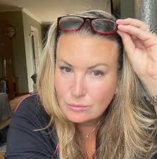 This vintage black-and-white postcard, postmarked February 1963, probably  dates to 1962 the year the fountain was unveiled. It captures a lively  scene at the Mother and Child Fountain in Town Square, Basildon