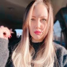 Christina Headley's Instagram, Twitter & Facebook