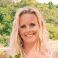 Shannon Bogart's Instagram, Twitter & Facebook