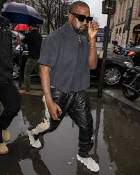 Канье уэст показал первую вещь из совместной линии yeezy gap. Pervyj Vzglyad Novye Krossovki Adidas Yeezy 450 Ot Kane Uesta Dtf Magazine Don T Take Fake