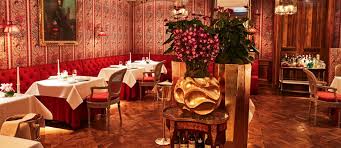 Français m (plural français, feminine française) frenchman anybody with french ancestry or who is francophone. Restaurant Francais Im Steigenberger Frankfurter Hof