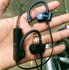 2 x earbuds 1 x charging case 1 x usb charging cable Hc 1 Wireless Earphones The Best You Could Get On A Budget