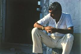 Aktör çalışmadığı zaman boş vakitlerini oğluna ayırıyor. Yilmaz Guney In Imrali Gunleri