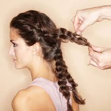 In unserer frisurengalerie für lange haare finden sie inspirationen und fotos für ihren nächsten friseurbesuch. Haarstyling Lange Haare Hochstecken Kein Problem Brigitte De