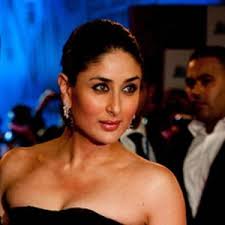 She is the daughter of actors randhir kapoor and babita and the younger sister of actress karisma. Kareena Kapoor Khan Bio Family Trivia Famous Birthdays