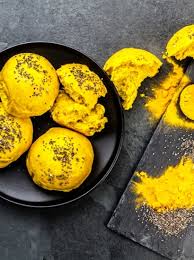 Il pane alla curcuma è un pane dal colore molto caratteristico, spiccatamente tendente al giallo, e dal sapore particolare, con un delicato retrogusto piccantino e leggermente amarostico.potete abbinarlo a salumi, formaggi o saporiti piatti a base di carne. Panini Alla Curcuma Tuttelespeziedelmondo It