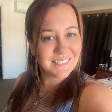 Lisa Debono's Instagram, Twitter & Facebook