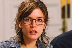 En 2006 ingresó a estudiar geografía en la facultad de arquitectura y urbanismo (fau) de la universidad de chile , carrera de la cual se tituló en julio de 2013 con. Camila Vallejo Utiliza Su Facebook Para Desmentir Los Mitos Que Circulan En Su Contra Emol Com