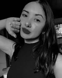 Balas sobre Broadway💣💣💣 Les presento a Sara Brent, una mujer  extrovertida y por otro lado a Pesci, un mafioso. Personajes tan distintos  y tan divertidos de interpretar. Gracias a esta escuela que