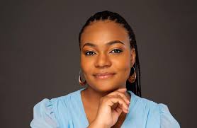 Encontro de Letras: Mira Clock Partilha Percurso e Inspira Futuros  Escritores em Luanda