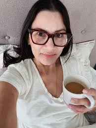 Vicki Behrens's Instagram, Twitter & Facebook