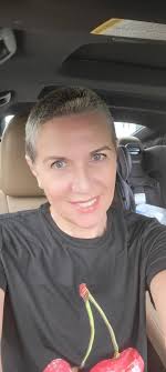 Who do you ladies go to get your hair done? please don't say great clips or  super cuts. 🥴 I'm