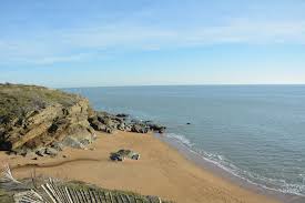 Beautiful apartment for 4 guests with wifi, a/c, pool, tv and parking. Plage De La Raitrie Pornic La Plaine Sur Mer Gay Nantes Loire Atlantique Gay Sejour