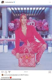Kimberly noel kardashian west is an american media personality, socialite, model, businesswoman, producer, and actress. Kim Kardashian Sends Temperatures To Soar With His Red Hair Fr24 News English