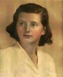 Ann Cantwell's Instagram, Twitter & Facebook