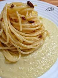 Tagliate un aglio a fettine e tritate finemente l'altro. Spaghetti Aglio E Olio Rivisitati Non Il Solito Piatto