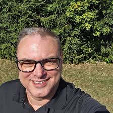 We had to say goodbye to one of our beagle boys yesterday. For almost 13  years, Major was a beloved part of our family. We adopted him from a local  rescue group