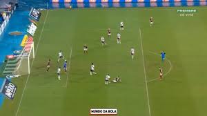 Nesta imagem se vê o posicionamento do auxiliar danilo ricardo simon manis no lance do gol de dourado. Arquivos Regras Do Jogo Lei Em Campo