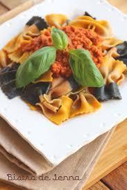 Recette De Farfalle Au Pesto Rosso Recette Cuisine Vegetarienne Recette Pate Pesto Recettes De Cuisine
