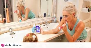 Ganze family auf einem foto Warum Daniela Katzenberger Fur Eine Kinder Zahnputz App Warb