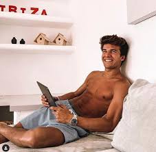 Fans were struggling to understand why koeman omits riqui puig. Fotos Riqui Puig Del Barca El Novio Perfecto Guapo Soltero Six Pack Y Pijo