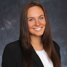 📸 STUDENT FEATURE FRIDAY 📸 ⁣ Clinical Student ✨Cassidi Collins✨⁣ ⁣  📍Hometown: Champaign, IL⁣ 📚 Undergraduate School: University of Kentucky  ⁣ 🎓 Undergraduate Major: Public Health⁣ ⁣ 🩺Patient Care Experience: Life  Skills