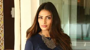 She hails from the bunt community from her father's side and she has a punjabi hindu and gujarati muslim descent from her mother's side. Athiya Shetty Biography Height Weight Boyfriend Net Worth Facts