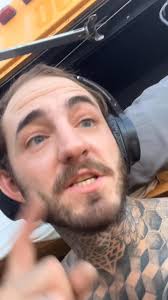 Drunk wiring a dumpster inverter with dumpster dove wire 👀🤌🏽make do with  what ya got yes I realize had I labeled my wires I coulda saved myself 3  fuses ahhaa 😆good thing fuses are free are junk yards ...