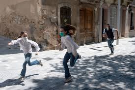 Niños jugando en la calle. Ninos Salen A Divertirse A Las Calles En Espana La Jornada