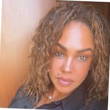 HR Dilemma: Navigate a Manager Breaching Values