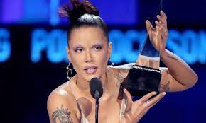 Choisis un concert ou un festival et achète tes billets en prévente. Halsey Speaks Out After 2021 Grammy Nominations Snub