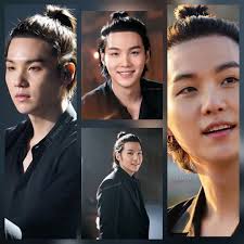 Kurama long hair got me confused for a long time haha her or he? was hard  to say. maybe is both 😂