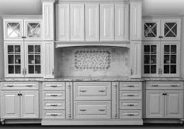 29 Catchy Kitchen Cabinet Hardware Ideas 2020 A Guide For Decorating Antique White Kitchen Antique White Kitchen Cabinets Kitchen Cabinet Hardware