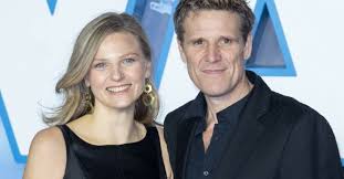 The actor, 50, emerged in london for a dog walk with a friend on sunday, weeks. Q2ywcbos6krukm