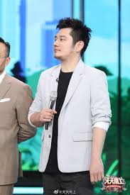 胡楓（英語： bowie woo ，1932年1月18日 － ），本名胡繼修 ，籍貫廣東 廣州 白雲區 神山鎮大嶺下村，成長於英屬香港，香港男演員，現為無綫電視部頭合約藝員。他1953年考入大成公司，並開始他的電影生涯。 Hflqiuar1g1 Hm