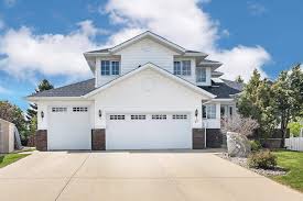 Am looking for single or couple vasina vana please contact for more info 0651439728 prefer vekumusha only this room is in sherwood park just after jumbo wholesalers in. Edmonton Sherwood Park Area Mls Homes For Sale 700 000 800 000